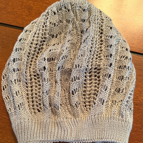 Elegant Women's Lace Knit Beanie Set - Gray & Cream - Picture 3 of 3